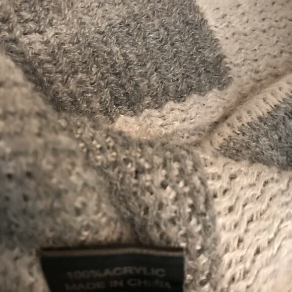 HIGHNESS Gray Two-Tone Poncho One Size - Picture 3 of 4